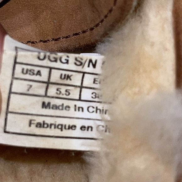 UGG Dakota - Picture 9 of 10